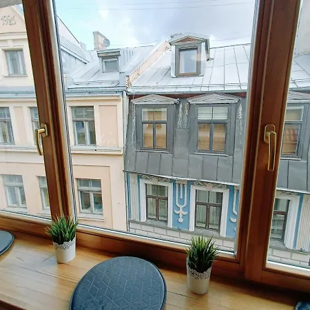 Elegant Old Town Toffee Bliss Apartment, Self Check-in, Steps From Bus Station Apartmán *