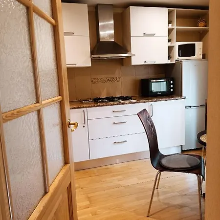 Elegant Old Town Toffee Bliss Apartment, Self Check-in, Steps From Bus Station Apartmán *