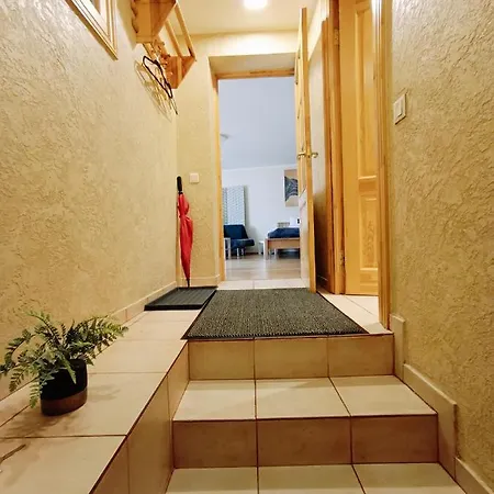 Elegant Old Town Toffee Bliss Apartment, Self Check-in, Steps From Bus Station Apartmán *
