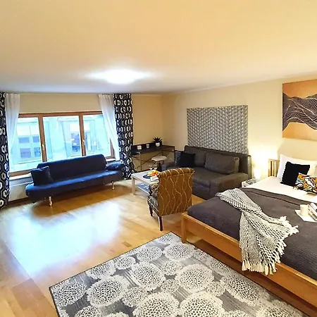 Elegant Old Town Toffee Bliss Apartment, Self Check-in, Steps From Bus Station Apartmán Riga