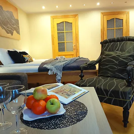 Apartmán Elegant Old Town Toffee Bliss Apartment, Self Check-in, Steps From Bus Station *