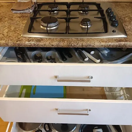 Elegant Old Town Toffee Bliss Apartment, Self Check-in, Steps From Bus Station Апартаменти