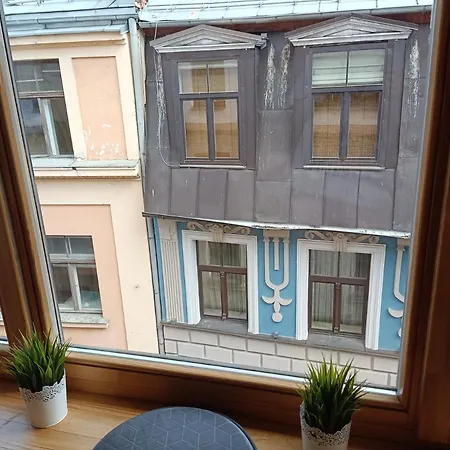 Elegant Old Town Toffee Bliss Apartment, Self Check-in, Steps From Bus Station Рига
