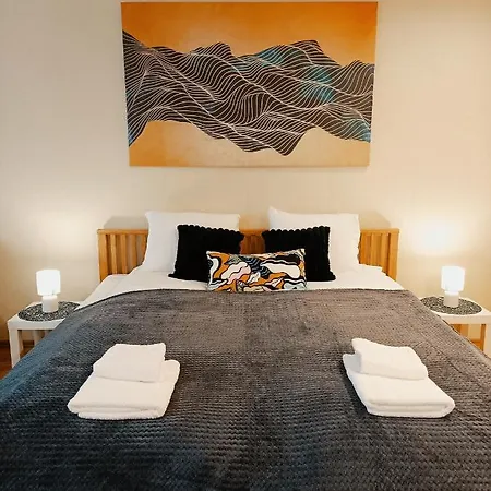 Apartment Elegant Old Town Toffee Bliss Apartment, Self Check-in, Steps From Bus Station Riga