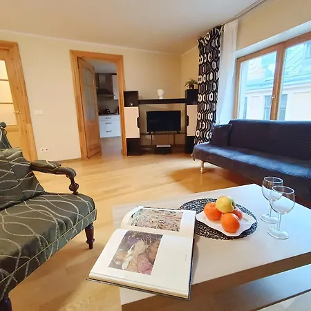 Elegant Old Town Toffee Bliss Apartment, Self Check-in, Steps From Bus Station *