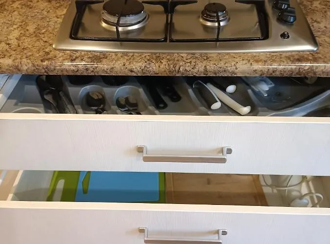 Elegant Old Town Toffee Bliss Apartment, Self Check-in, Steps From Bus Station Dzīvoklis