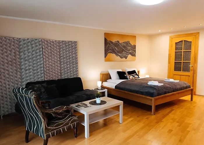 Elegant Old Town Toffee Bliss Apartment, Self Check-in, Steps From Bus Station * Riga