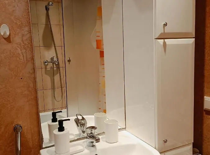 Elegant Old Town Toffee Bliss Apartment, Self Check-in, Steps From Bus Station