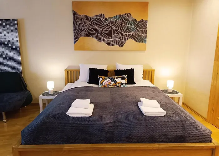 Dzīvoklis Elegant Old Town Toffee Bliss Apartment, Self Check-in, Steps From Bus Station *