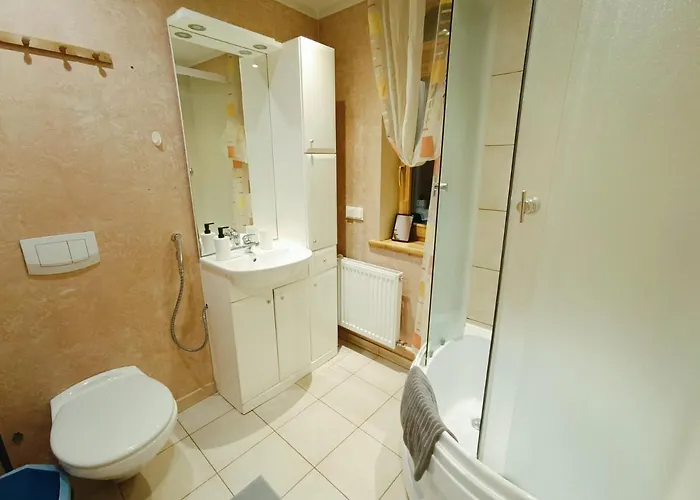 Elegant Old Town Toffee Bliss Apartment, Self Check-in, Steps From Bus Station * Riga