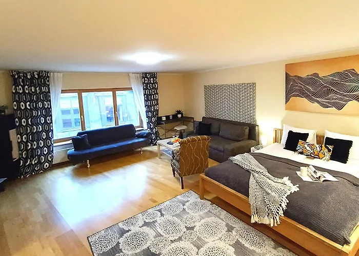 Elegant Old Town Toffee Bliss Apartment, Self Check-in, Steps From Bus Station Dzīvoklis Riga