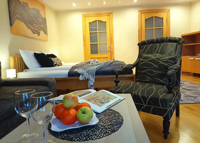 Dzīvoklis Elegant Old Town Toffee Bliss Apartment, Self Check-in, Steps From Bus Station *
