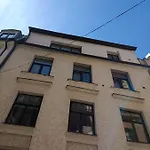 Elegant Old Town Toffee Bliss Apartment, Self Check-in, Steps From Bus Station Riga