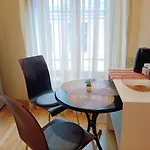 Elegant Old Town Toffee Bliss Apartment, Self Check-in, Steps From Bus Station * Riga