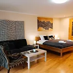 Elegant Old Town Toffee Bliss Apartment, Self Check-in, Steps From Bus Station * Riga