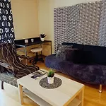 Elegant Old Town Toffee Bliss Apartment, Self Check-in, Steps From Bus Station Apartment *