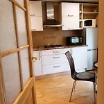 Elegant Old Town Toffee Bliss Apartment, Self Check-in, Steps From Bus Station Apartment *