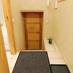 Elegant Old Town Toffee Bliss Apartment, Self Check-in, Steps From Bus Station Apartment *