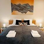 Apartment Elegant Old Town Toffee Bliss Apartment, Self Check-in, Steps From Bus Station Riga