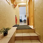 Elegant Old Town Toffee Bliss Apartment, Self Check-in, Steps From Bus Station Apartment *