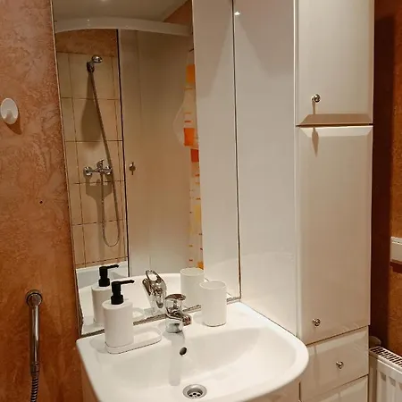 Elegant Old Town Toffee Bliss Apartment, Self Check-in, Steps From Bus Station