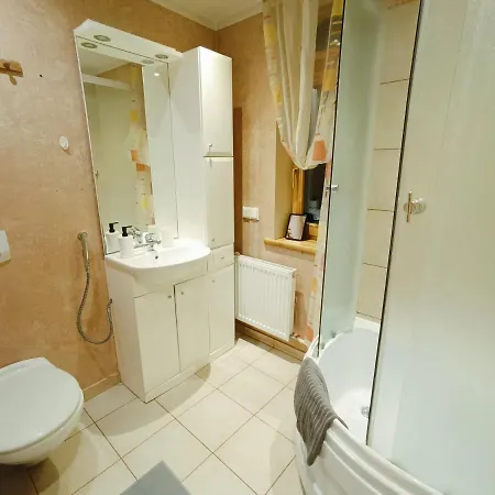 Elegant Old Town Toffee Bliss Apartment, Self Check-in, Steps From Bus Station * Riga