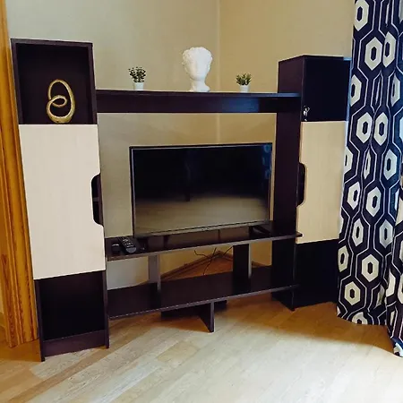 Elegant Old Town Toffee Bliss Apartment, Self Check-in, Steps From Bus Station Riga