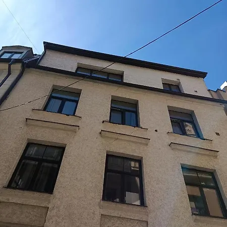 Elegant Old Town Toffee Bliss Apartment, Self Check-in, Steps From Bus Station Riga