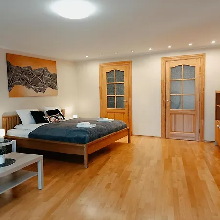 Elegant Old Town Toffee Bliss Apartment, Self Check-in, Steps From Bus Station * Riga