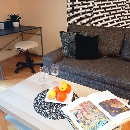 Elegant Old Town Toffee Bliss Apartment, Self Check-in, Steps From Bus Station Riga